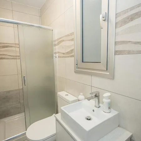 Rotiana 3bed With Roof Garden And Bbq * Aradhippou