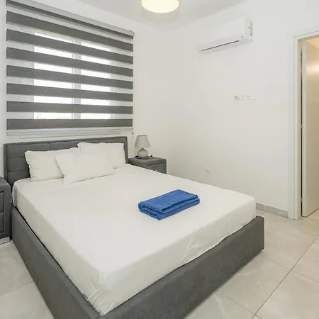 Apartment Rotiana 3bed With Roof Garden And Bbq