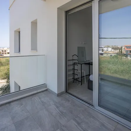 Apartment Rotiana 3bed With Roof Garden And Bbq Aradhippou