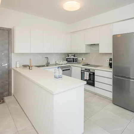 Apartment Rotiana 3bed With Roof Garden And Bbq Aradhippou