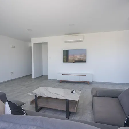 Rotiana 3bed W Roof Garden Apartment Aradhippou